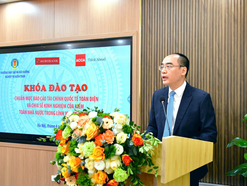 Từ ngày 14-18/4, Trường Đào tạo và Bồi dưỡng nghiệp vụ kiểm toán phối hợp cùng ACCA Việt Nam và Agribank tổ chức khóa bồi dưỡng “Chuẩn mực báo cáo tài chính quốc tế toàn diện và chia sẻ kinh nghiệm của Kiểm toán Nhà nước trong lĩnh vực ngân hàng." (Ảnh: Vietnam+)