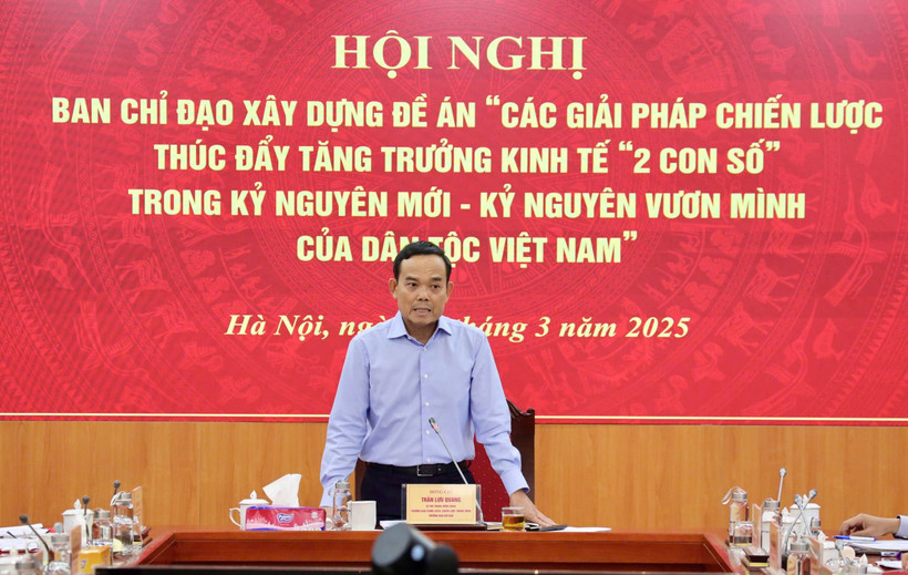 Đồng chí Trần Lưu Quang nhấn mạnh tầm quan trọng của Đề án nhằm hoàn thành các mục tiêu phát triển đất nước đến năm 2030 và năm 2045, tránh nguy cơ tụt hậu, nguy cơ mắc bẫy thu nhập trung bình, tránh tác động tiêu cực của xu thế già hóa dân số... (Ảnh: BCS/Vietnam+)