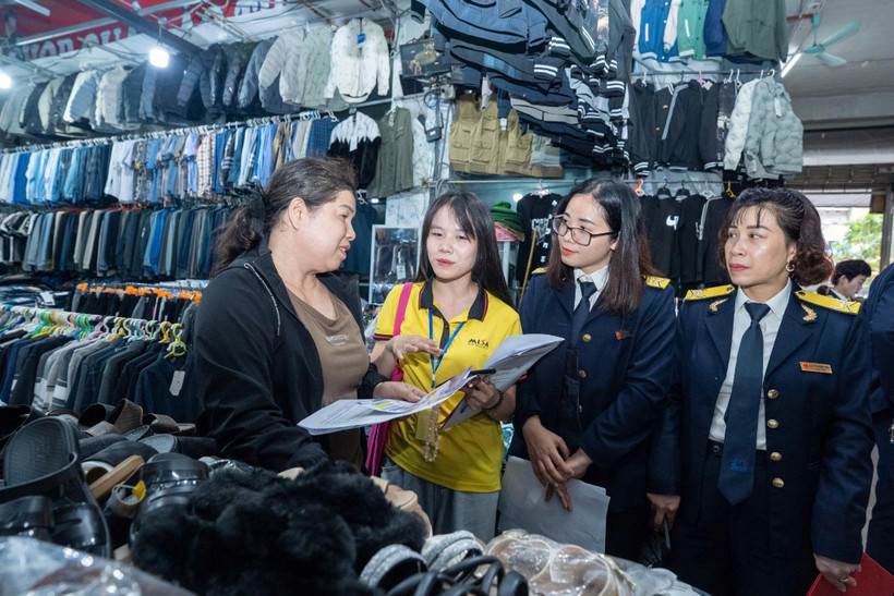 Bộ Tài chính ban hành quy định mới về hồ sơ, thủ tục thuế với hộ kinh doanh. (Ảnh: Vietnam+)