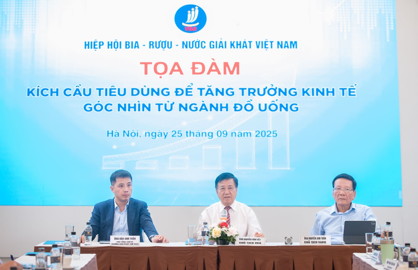 Tọa đàm “Kích cầu tiêu dùng để tăng trưởng kinh tế - Góc nhìn từ ngành đồ uống,” ngày 25/9. (Ảnh: Vietnam+)