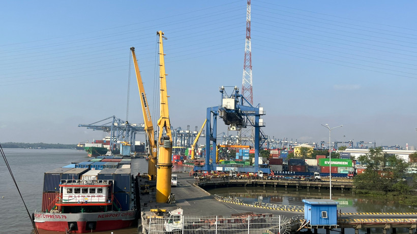 Cán cân thương mại hàng hóa năm 2025 tiếp tục duy trì trạng thái tích cực với mức xuất siêu ước tính đạt 20,03 tỷ USD. (Ảnh: Vietnam+)