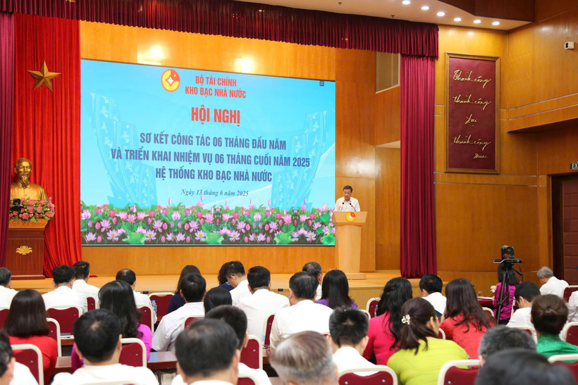 Các đơn vị Kho bạc Nhà nước chủ động làm việc với cơ quan tài chính địa phương để sớm có nghị quyết về phân cấp nguồn thu theo mô hình mới. (Ảnh: CTV/Vietnam+)