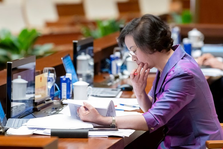 Bộ trưởng nhấn mạnh đến tinh thần đổi mới mạnh mẽ, lấy vị trí việc làm làm trung tâm và loại bỏ tư duy "giữ ghế nhờ ngạch" như một bước đột phá trong quản lý công vụ. (Ảnh: QH/Vietnam+)