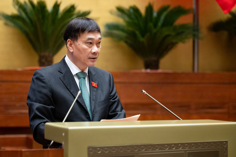 Chủ nhiệm Ủy ban Kinh tế Vũ Hồng Thanh cho biết dự án đáp ứng tiêu chí dự án quan trọng quốc gia trình Quốc hội xem xét, quyết định chủ trương đầu tư và Hồ sơ Dự án đáp ứng yêu cầu của Luật Đầu tư công. (Ảnh: QH/Vietnam+)