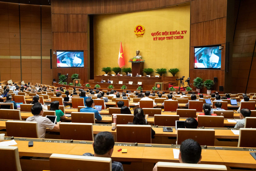 Trước khi bước vào phần thảo luận, Quốc hội đã xem một video clip tư liệu về thực trạng sản xuất, buôn bán hàng giả, đặc biệt là thuốc giả. (Ảnh: CTV/Vietnam+)