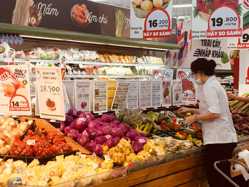 Tổng mức bán lẻ hàng hóa và doanh thu dịch vụ tiêu dùng 6 tháng đầu năm ước tính tăng 9,3% so với cùng kỳ năm 2024. (Ảnh: Vietnam+)