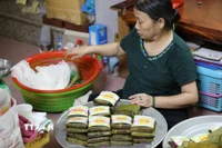 Bánh thành phẩm được dán tem mác. (Ảnh: Đỗ Huyền/TTXVN)