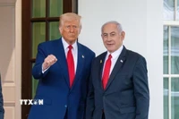 Tổng thống Mỹ Donald Trump (trái) và Thủ tướng Israel Benjamin Netanyahu tại cuộc gặp ở Nhà Trắng, Washington, DC. (Ảnh: IRNA/TTXVN)