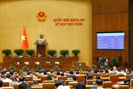 Quốc hội biểu quyết thông qua Nghị quyết của Quốc hội về giảm thuế giá trị gia tăng. (Ảnh: TTXVN)