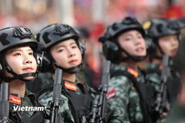 Khối nữ cảnh sát đặc nhiệm bản lĩnh, tỏa sáng trong lễ diễu binh, diễu hành