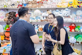Khách tham quan tại IBTE Hà Nội 2026. (Ảnh: CTV/Vietnam+)