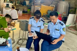 Lực lượng liên ngành đẩy mạnh công tác chống buôn lậu, gian lận thương mại. (Ảnh: dms.gov.vn)