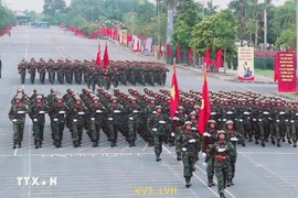 Các khối khu vực 2 tham gia hợp luyện, chuẩn bị cho Lễ kỷ niệm 80 năm Cách mạng tháng Tám và Quốc khánh 2/9 tại Hà Nội. (Ảnh: TTXVN)