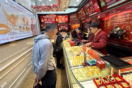 Một điểm giao dịch vàng tại Phố Trần Nhân Tông, Hà Nội. (Ảnh: Đức Duy/Vietnam+)