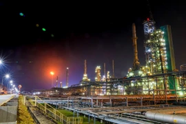 Nhà máy lọc dầu Dung Quất tích cực góp phần đảm bảo an ninh quốc phòng. (Ảnh: PV/Vietnam+)