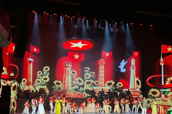 Chương trình khơi dậy niềm tự hào dân tộc, củng cố niềm tin của Nhân dân đối với Đảng. (Ảnh: CTV/Vietnam+)