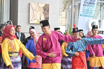 Chương trình nghệ thuật chào mừng Hội nghị Du lịch Thế giới 2025 tại Melaka, Malaysia. (Ảnh: PV/Vietnam+)