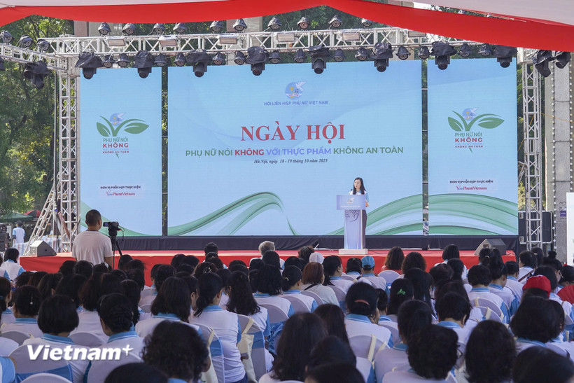Ngày hội “Phụ nữ Nói không với thực phẩm không an toàn” được tổ chức chào mừng kỷ niệm 95 năm thành lập Hội Liên hiệp Phụ nữ Việt Nam. (Ảnh: PV/Vietnam+)