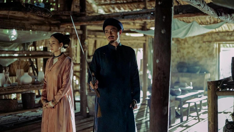 Hai nhân vật trung tâm là Hai Mẫn (trái, Đinh Ngọc Diệp thủ vai) và Thám tử Kiên (Quốc Huy). (Ảnh: Nhà phát hành)