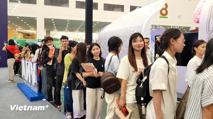 Học sinh, sinh viên và nghiên cứu sinh các ngành khoa học, công nghệ, kỹ thuật và toán sẽ được vay vốn ưu đãi trong quá trình học. (Ảnh: Vietnam+)