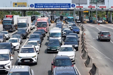 Giao thông cửa ngõ Thành phố Hồ Chí Minh tăng cao ngày cuối kỳ nghỉ Tết. (Ảnh: Hồng Đạt/TTXVN)