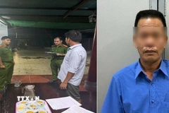 Đại diện Cơ quan điều tra đọc lệnh bắt tạm giam bị can Nguyễn Ngọc Thắng. (Ảnh: TTXVN phát)