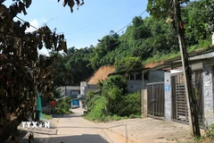Nhiều khu vực dân cư tại phường Yên Bái, tỉnh Lào Cai nằm trong vùng có nguy cơ sạt lở. (Ảnh: Tuấn Anh/TTXVN)