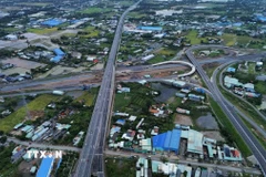 Nút giao kết nối đường Vành đai 3 Thành phố Hồ Chí Minh với cao tốc Bến Lức-Long Thành và cao tốc Thành phố Hồ Chí Minh - Trung Lương đang được đơn vị thi công tập trung xây dựng. (Ảnh: Bùi Giang/TTXVN)