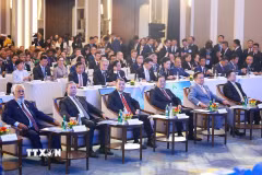 Thủ tướng Lê Minh Hưng cùng Thủ tướng Lào Sonexay Siphandone, Thủ tướng Campuchia Hun Manet, Thủ tướng Thái Lan Anutin Charnvirakul và Thủ tướng Timor-Leste Kay Rala Xanana Gusmão tham dự Phiên khai mạc Diễn đàn Tương lai ASEAN lần thứ ba. (Ảnh: Dương Giang/TTXVN)