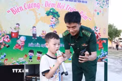 Thiếu nhi tại địa bàn Đồn Biên phòng Xuân Hòa, xã Xuân Cảnh, tỉnh Đắk Lắk tham gia các hoạt động vui Trung thu. (Ảnh: Nguyên Dung/TTXVN)