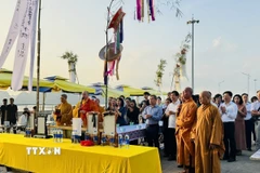 Đại lễ cầu siêu cho các nạn nhân vụ lật tàu trên vịnh Hạ Long. (Ảnh: TTXVN phát)