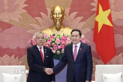 Chủ tịch Quốc hội Trần Thanh Mẫn tiếp Thượng tướng Suvon Luongbunmi, Phó Chủ tịch Quốc hội Lào. (Ảnh: Doãn Tấn/TTXVN)