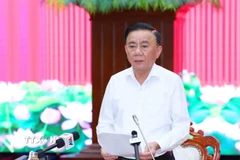 Thường trực Ban Bí thư Trần Cẩm Tú chủ trì Thông báo kết luận của Bộ Chính trị, Ban Bí thư về kết quả giám sát đợt 1 và triển khai kế hoạch kiểm tra đợt 2 với Ban Thường vụ Thành ủy Đà Nẵng. (Ảnh: Phương Hoa/TTXVN)