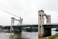 Khởi công từ năm 2022, Cầu Tân Lang sẵn sàng cho lễ khánh thành vào ngày 19/12/2025. (Ảnh: Thanh Tuấn/TTXVN)