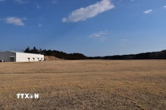 Khu lưu trữ có sức chứa lên đến 1,5 triệu mét khối đất, với độ sâu 15m tại thị trấn Okuma. (Ảnh: Xuân Giao/TTXVN)