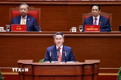 Đồng chí Nguyễn Mạnh Hùng, Phó Giám đốc Học viện Chính trị quốc gia Hồ Chí Minh, trình bày tham luận “Hoàn thiện lý luận về đường lối đổi mới của Đảng trong kỷ nguyên vươn mình của dân tộc”. (Ảnh: TTXVN)