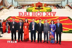 Các đại biểu đến dự phiên thảo luận tại hội trường về các văn kiện Đại hội, chiều 21/1. (Ảnh: TTXVN)