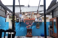 Một căn nhà của người dân phường Hiệp Thành, tỉnh Cà Mau, bị tốc mái sau khi dông lốc đi qua. (Ảnh: TTXVN phát)