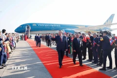 Tổng Bí thư Tô Lâm đến Thủ đô Vientiane, bắt đầu chuyến thăm cấp Nhà nước tới Cộng hòa Dân chủ Nhân dân Lào. (Ảnh: Thống Nhất/TTXVN)