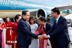 Lễ đón Chủ tịch Quốc hội Trần Thanh Mẫn và Phu nhân tại Sân bay quốc tế Bunga Raya Complex, thủ đô Kuala Lumpur. (Ảnh: Doãn Tấn/TTXVN)