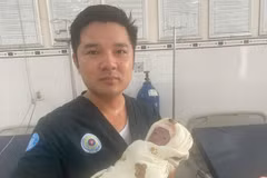 An Giang: Sản phụ sinh con trên xe được quân y cấp cứu kịp thời