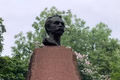 Tượng đài José Martí tại vườn hoa Tao Đàn, Hà Nội. (Ảnh: TTXVN)