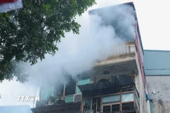 Hiện trường vụ cháy tại nhà 14 phố Hàng Mã. (Ảnh: Hoàng Hiếu/TTXVN)