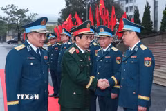 Bộ trưởng Bộ Quốc phòng Phan Văn Giang với các đại biểu. (Ảnh: Trọng Đức/TTXVN)