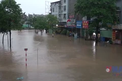 Thành phố Thái Nguyên ngập sâu trong nước do mưa lớn