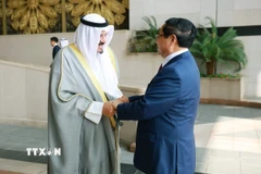 Thủ tướng Nhà nước Kuwait Sheikh Ahmad Abdullah Al-Ahmad Al Sabah đón Thủ tướng Phạm Minh Chính thăm chính thức Kuwait. (Ảnh: Dương Giang/TTXVN)