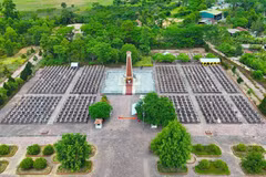 Nghĩa trang Liệt sỹ Hương Khê là nơi an nghỉ của hơn 750 liệt sỹ, trong đó có 84 phần mộ chưa xác định được thông tin. (Ảnh: Hữu Quyết/TTXVN)