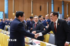 Thủ tướng Phạm Minh Chính với các đại biểu dự Lễ kỷ niệm 50 năm thành lập Ủy ban Biên giới Quốc gia. (Ảnh: Dương Giang/TTXVN)