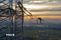Công trường thi công Đường dây 500kV mạch 3 từ Quảng Trạch (Quảng Bình) đến Phố Nối (Hưng Yên). (Ảnh: Huy Hùng/TTXVN)