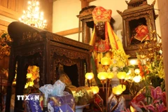 Pho tượng có niên đại thế kỷ 18, đến nay vẫn còn khá nguyên vẹn. (Ảnh: Thanh Thương/TTXVN)